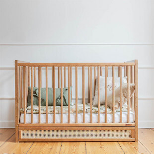 BOHO - Lit bébé noyer clair 120x60 à barreaux avec tiroir de rangement