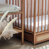 Lit bébé BOHO noyer clair 120x60 avec tiroir inclus et matelas en option