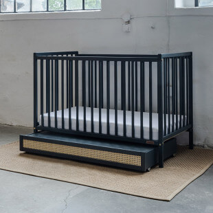 Lit bébé BOHO anthracite 120x60 à barreaux avec tiroir de rangement